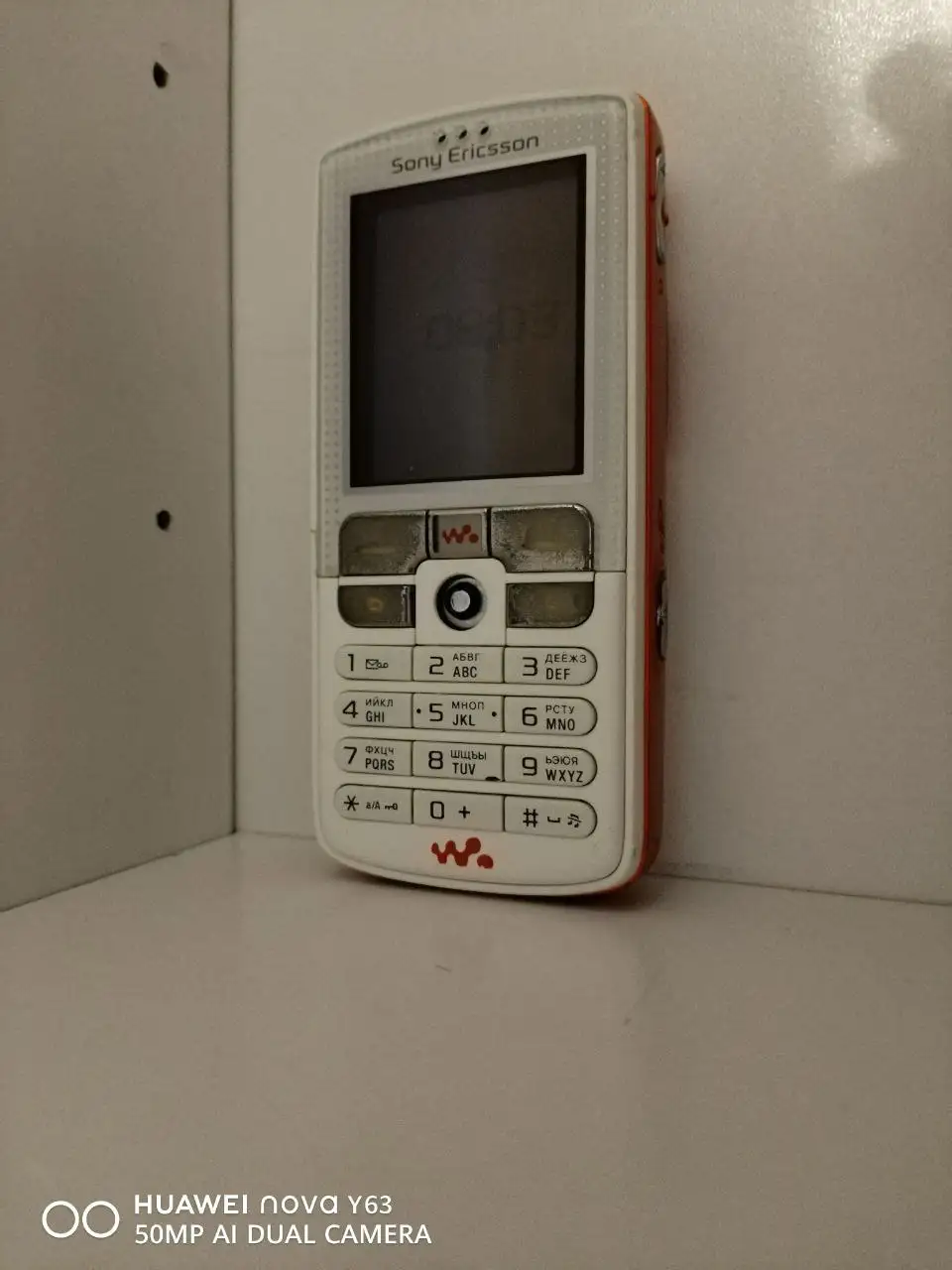 Продажа кнопочного телефона Sony Ericsson W800i - Телефоны (Электроника) в Екатеринбург
