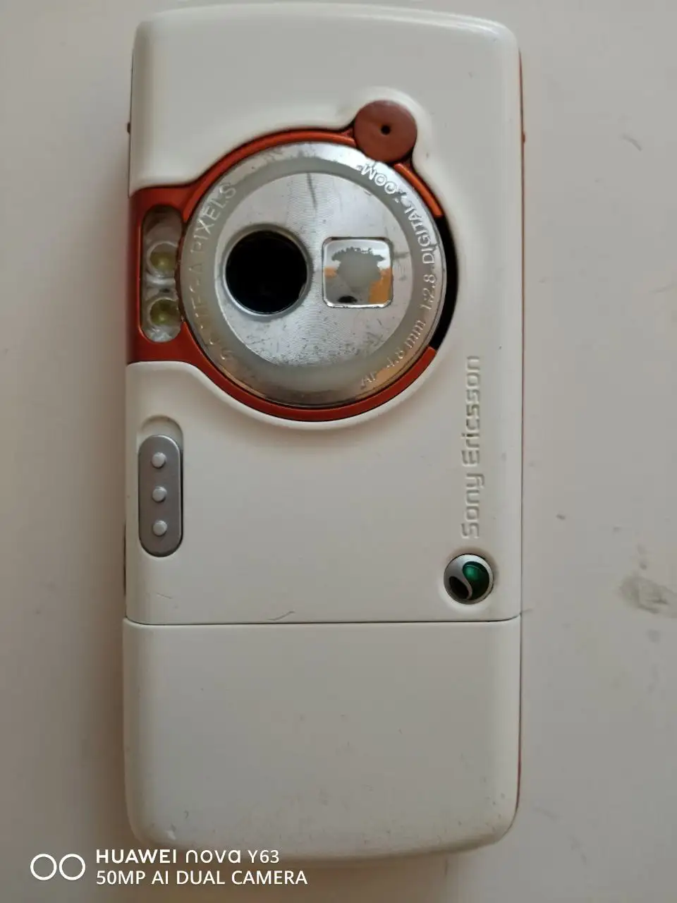 Продажа кнопочного телефона Sony Ericsson W800i - Телефоны (Электроника) в Екатеринбург