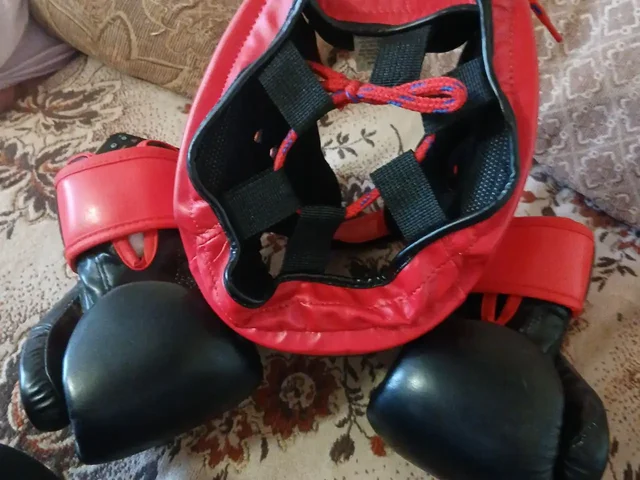 Детские перчатки и шлем боксерские - Металлические емкости в Екатеринбург