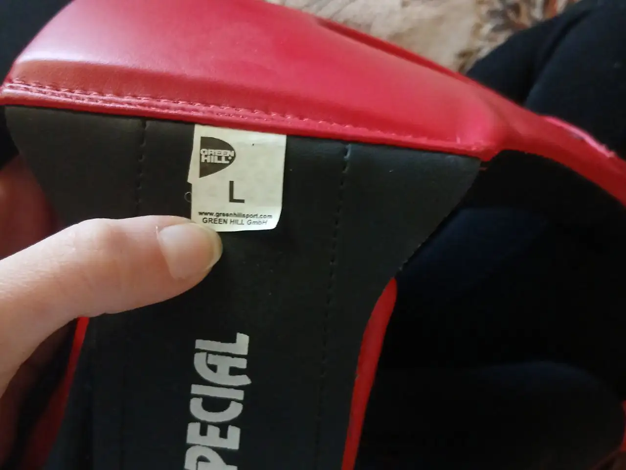 Детские перчатки и шлем боксерские - Спортивные товары (Барахолка) в Екатеринбург