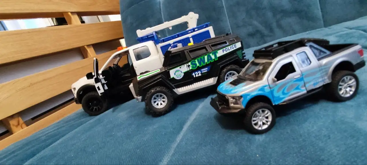 Продажа игрушек Пикап и черный джип - Игрушки (Товары для детей) в Екатеринбург