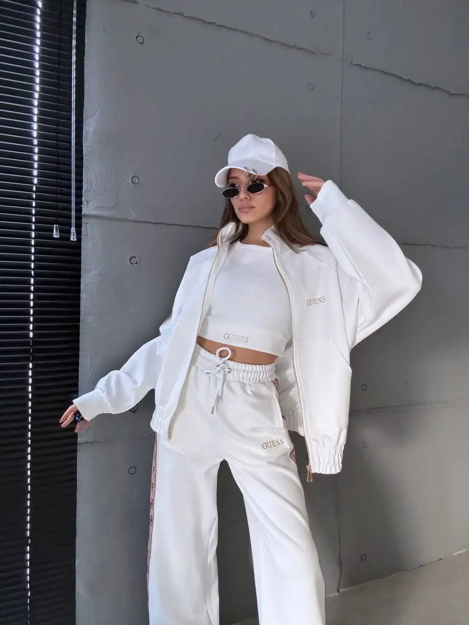 Женский костюм GUESS тройка - Женская одежда (Одежда) в Екатеринбург