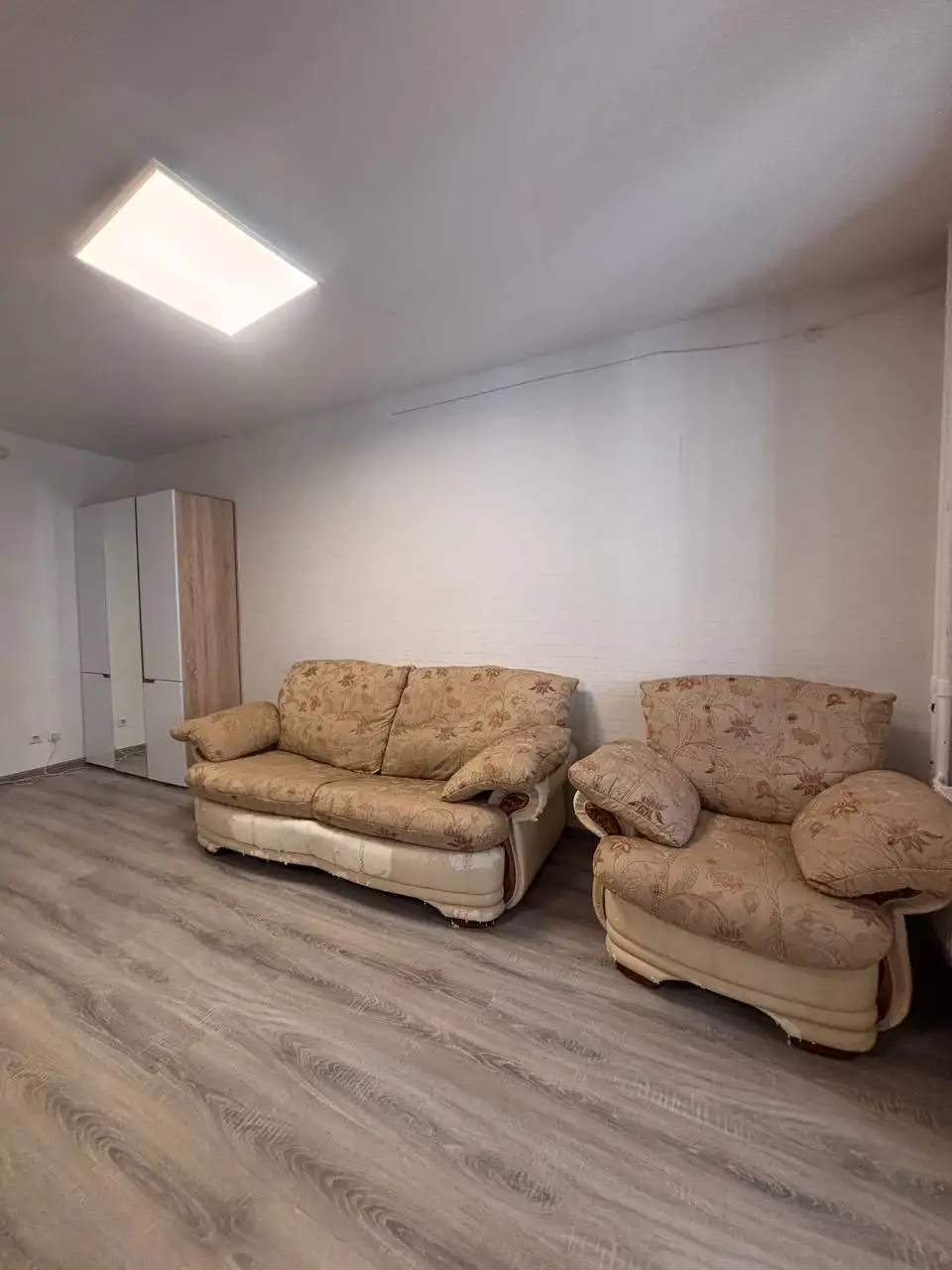 Два кресла и диван бесплатно - Барахолка в Екатеринбург