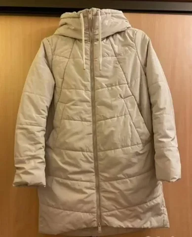 Продам демисезонный пуховик - Верхняя одежда и джинсы в Екатеринбург