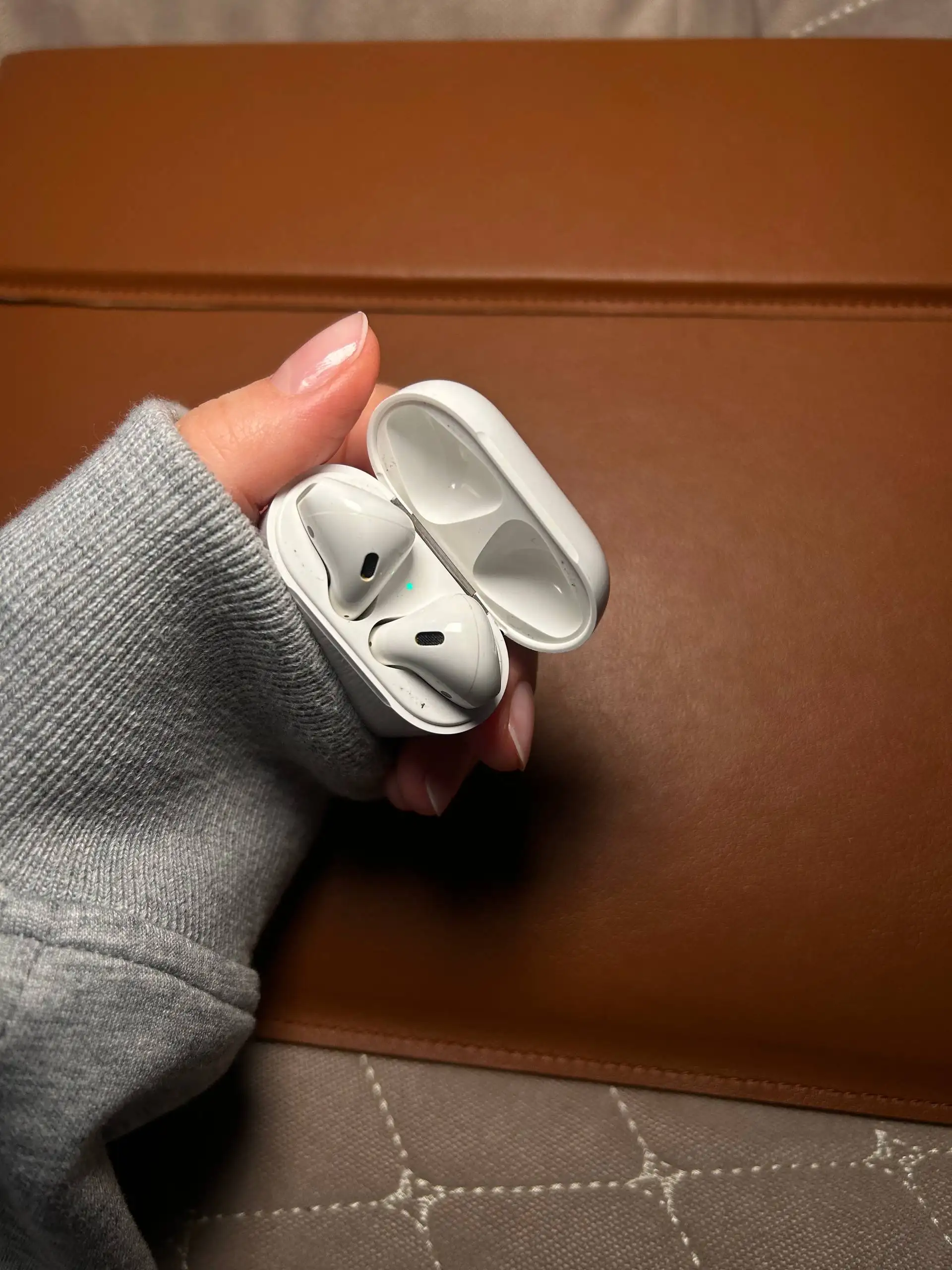Продам AirPods 2 поколения - Наушники (Электроника) в Екатеринбург