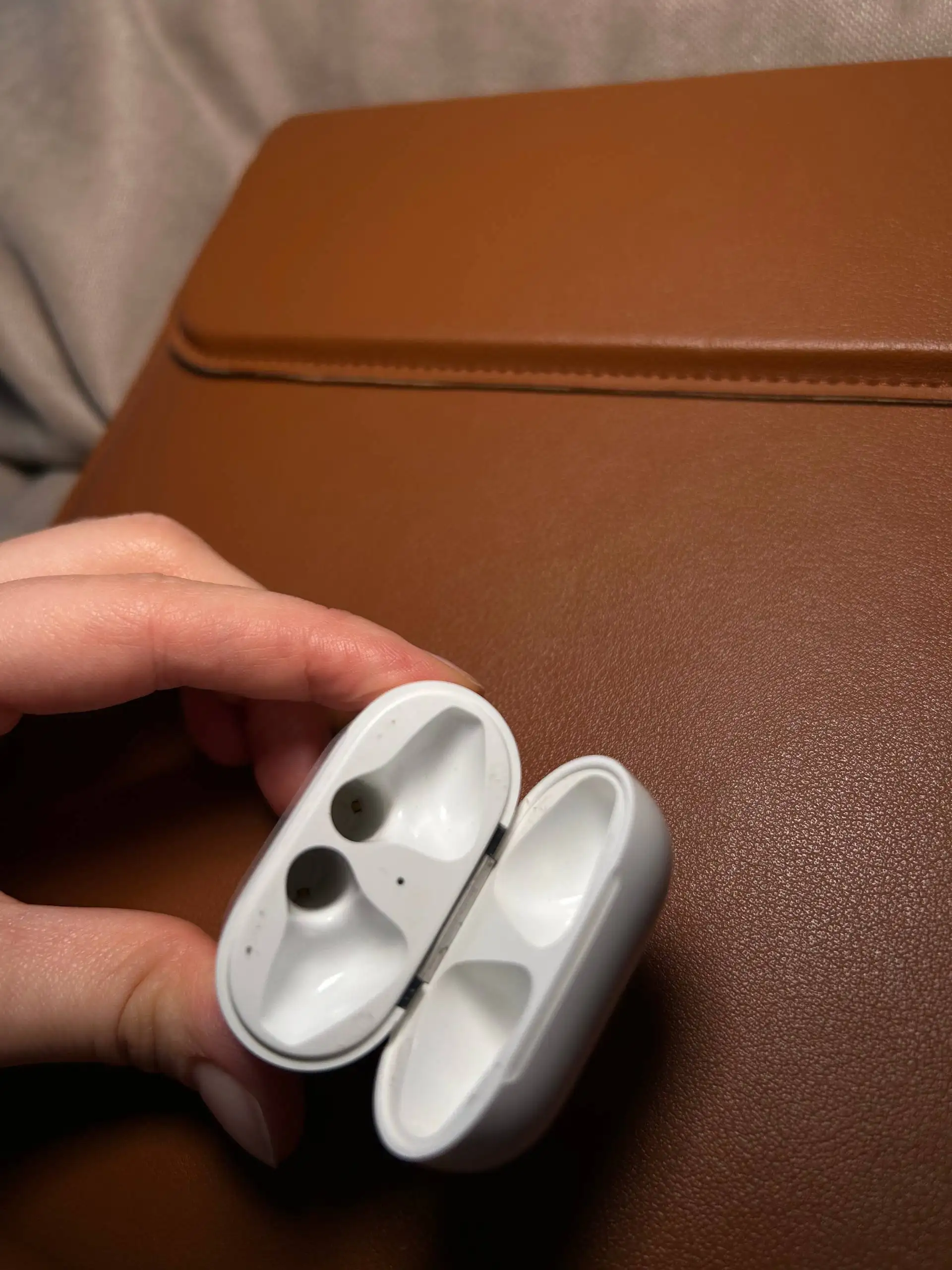 Продам AirPods 2 поколения - Наушники (Электроника) в Екатеринбург