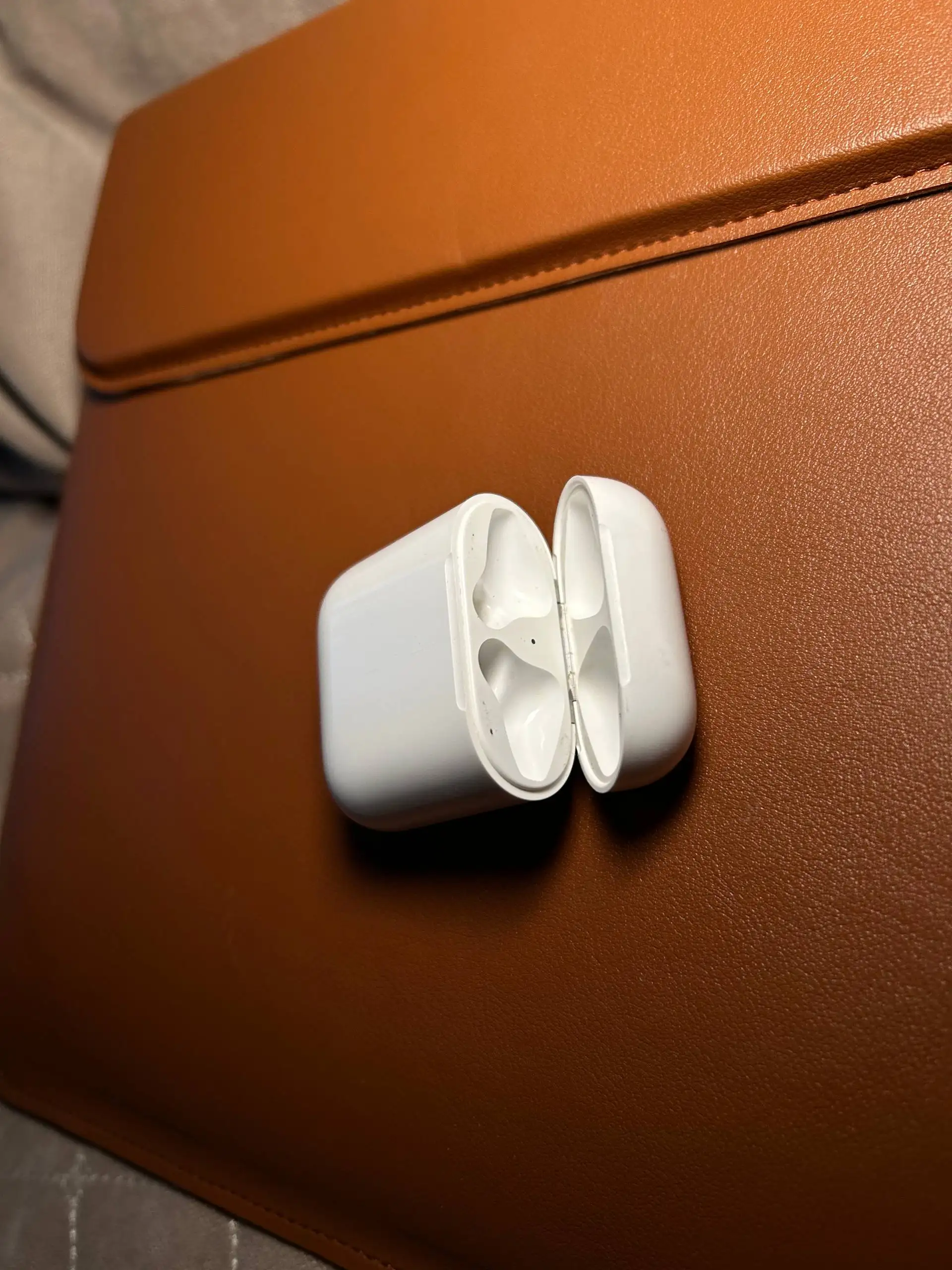 Продам AirPods 2 поколения - Наушники (Электроника) в Екатеринбург