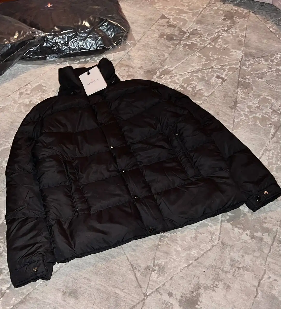 Пуховик Moncler размер XL - Верхняя одежда (Одежда) в Екатеринбург