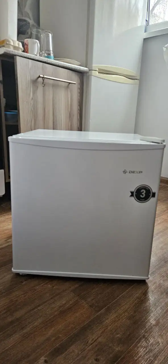 Мини холодильник Dexp TF050D - Бытовая техника (Электроника) в Екатеринбург
