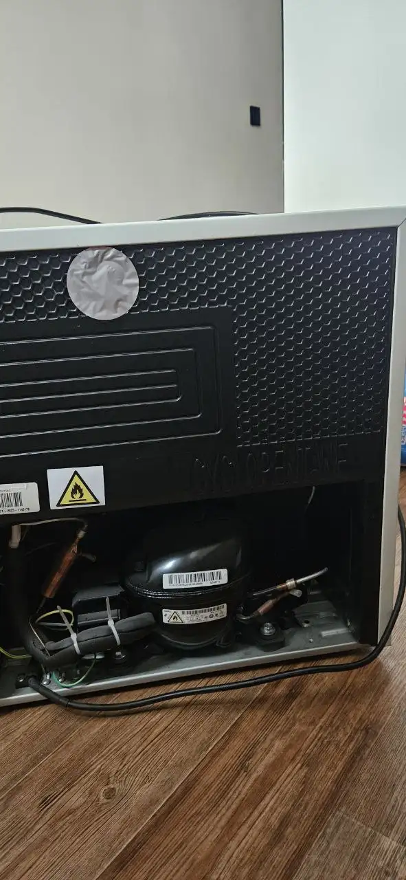 Мини холодильник Dexp TF050D - Бытовая техника (Электроника) в Екатеринбург