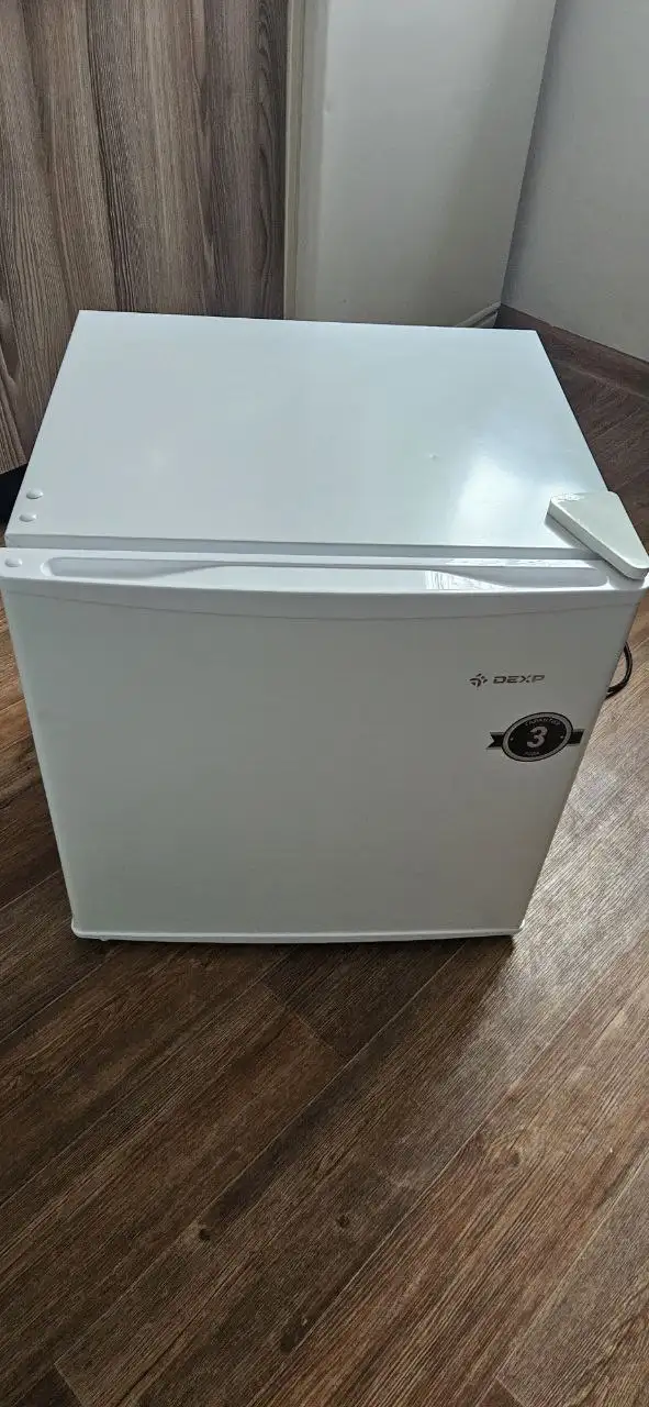 Мини холодильник Dexp TF050D - Бытовая техника (Электроника) в Екатеринбург