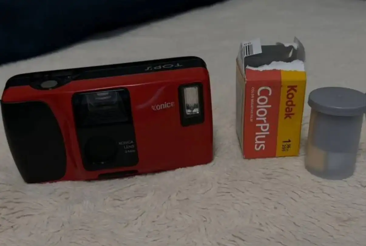 Продам пленочный фотоаппарат Konica с пленками - Фотоаппараты (Электроника) в Екатеринбург