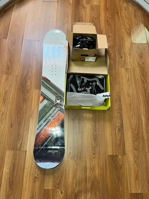 Сноуборд и обувь новые для начинающих - Хобби и отдых в Екатеринбург