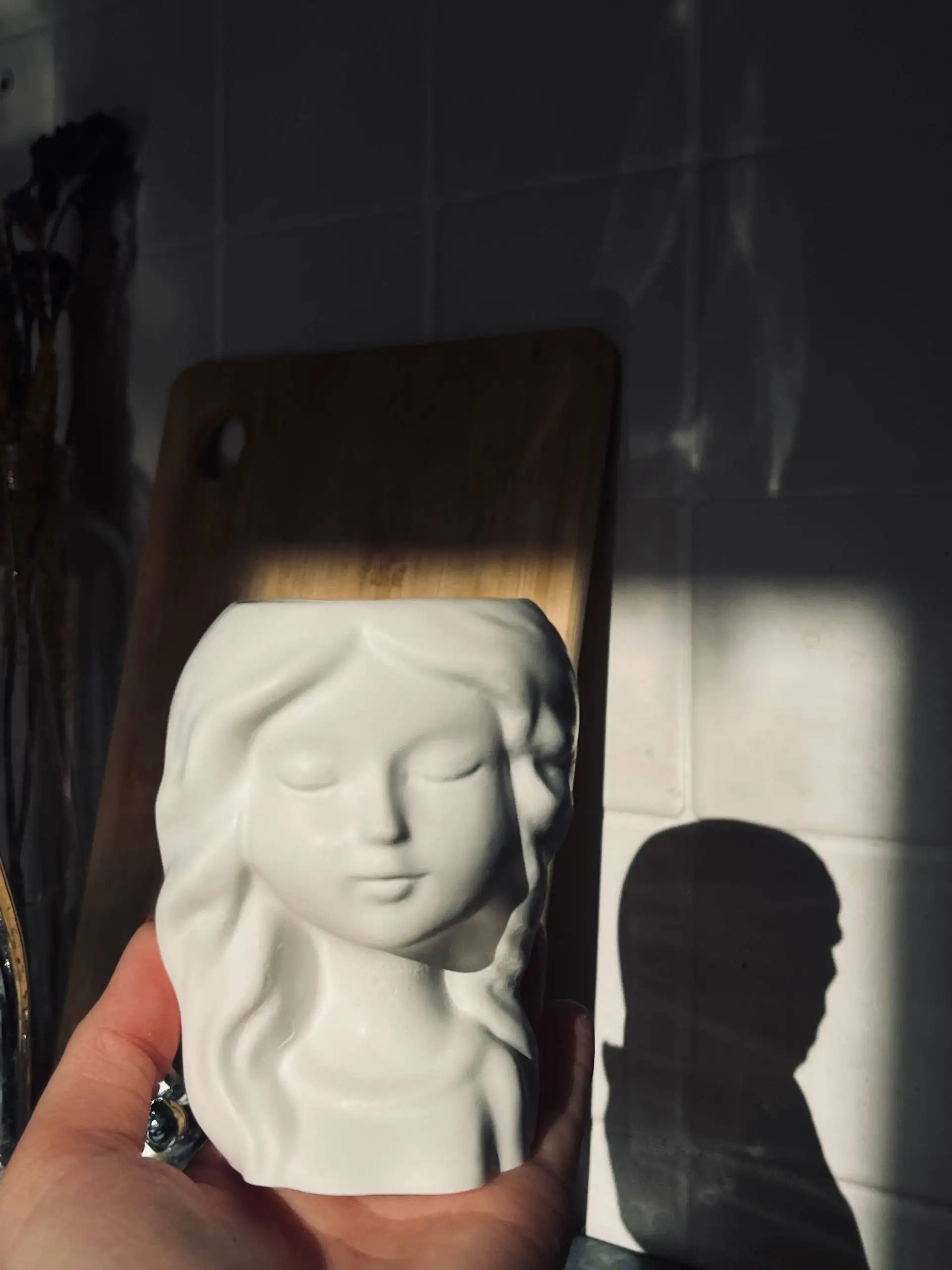 Декоративное кашпо в форме девушки из гипса - Декор (Барахолка) в Екатеринбург