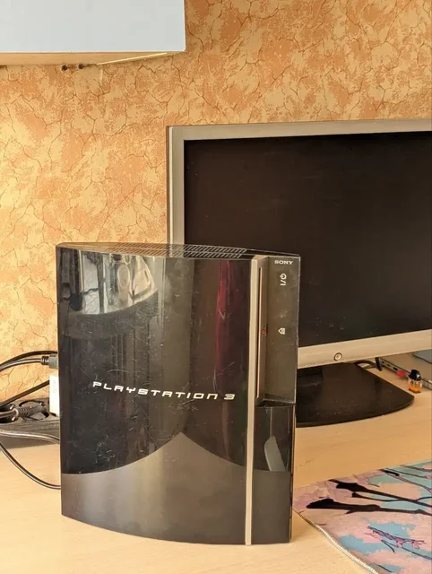 Продажа Sony PlayStation 3 Fat с прошивкой Hen - Мобильные телефоны в Екатеринбург