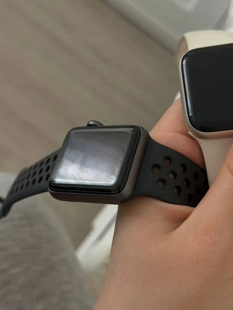 Продам Apple Watch SE 2024 и Series 3 Nike с аксессуарами - Часы и фитнес-браслеты (Электроника) в Екатеринбург