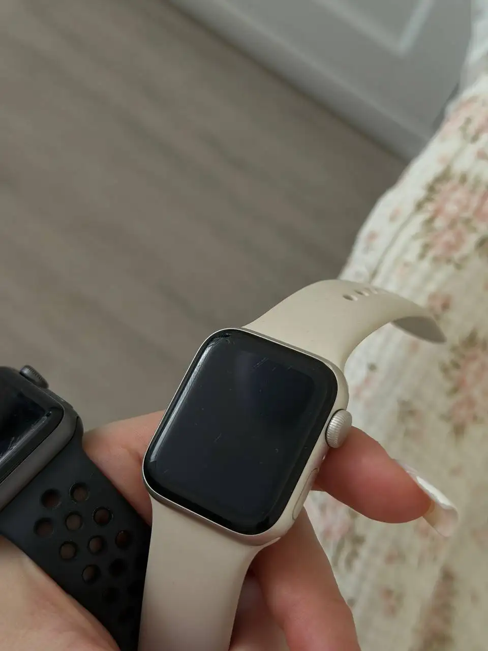 Продам Apple Watch SE 2024 и Series 3 Nike с аксессуарами - Часы и фитнес-браслеты (Электроника) в Екатеринбург