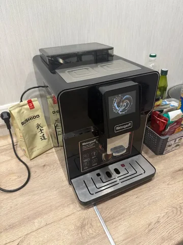 Кофемашина Weissgauff в хорошем состоянии - Сумки и кошельки в Екатеринбург