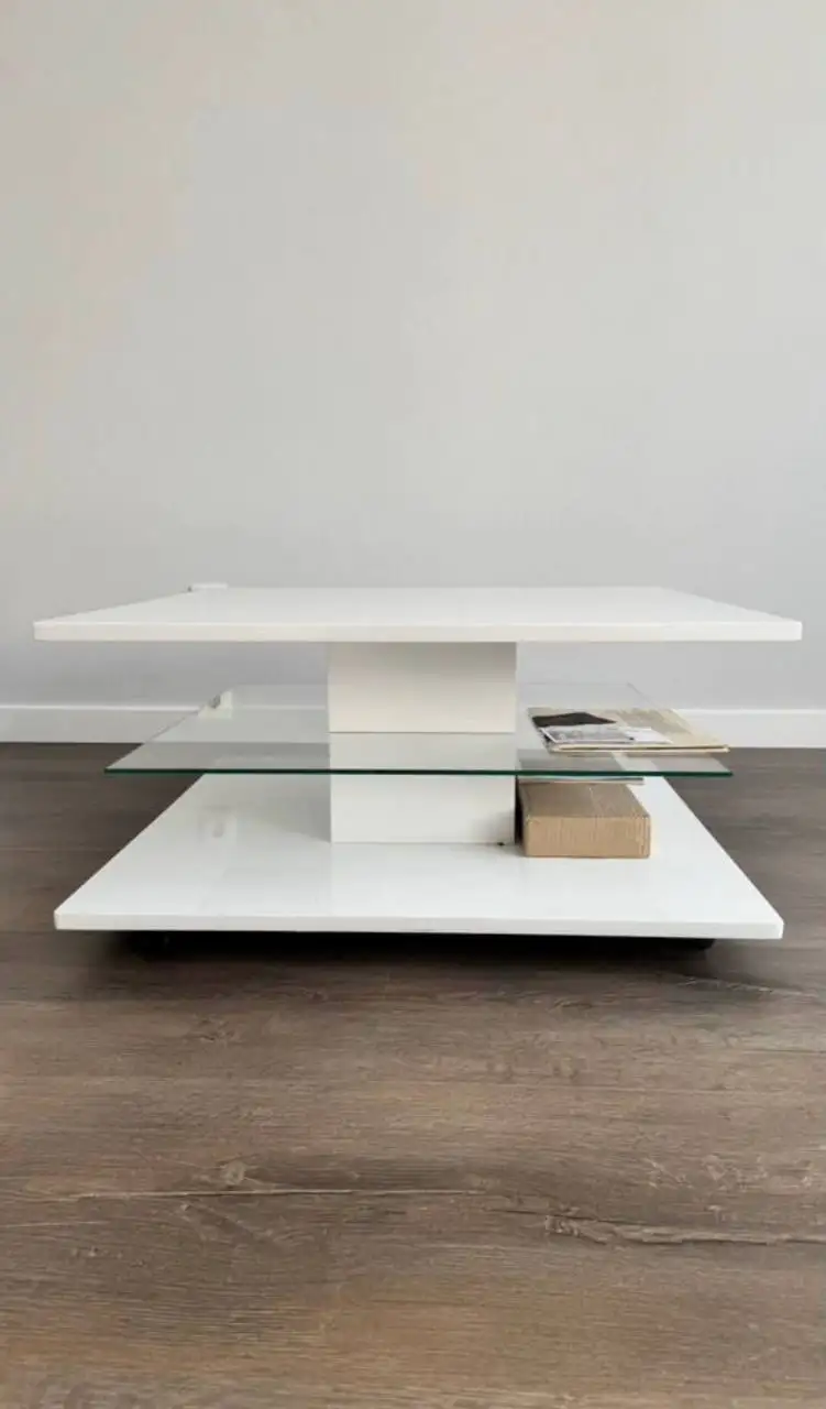 Стильный белый журнальный столик на колесах - Мебель (Для дома и дачи) в Екатеринбург