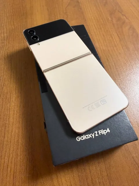 Samsung Galaxy Z Flip4 256 ГБ в хорошем состоянии - Телефоны в Екатеринбург