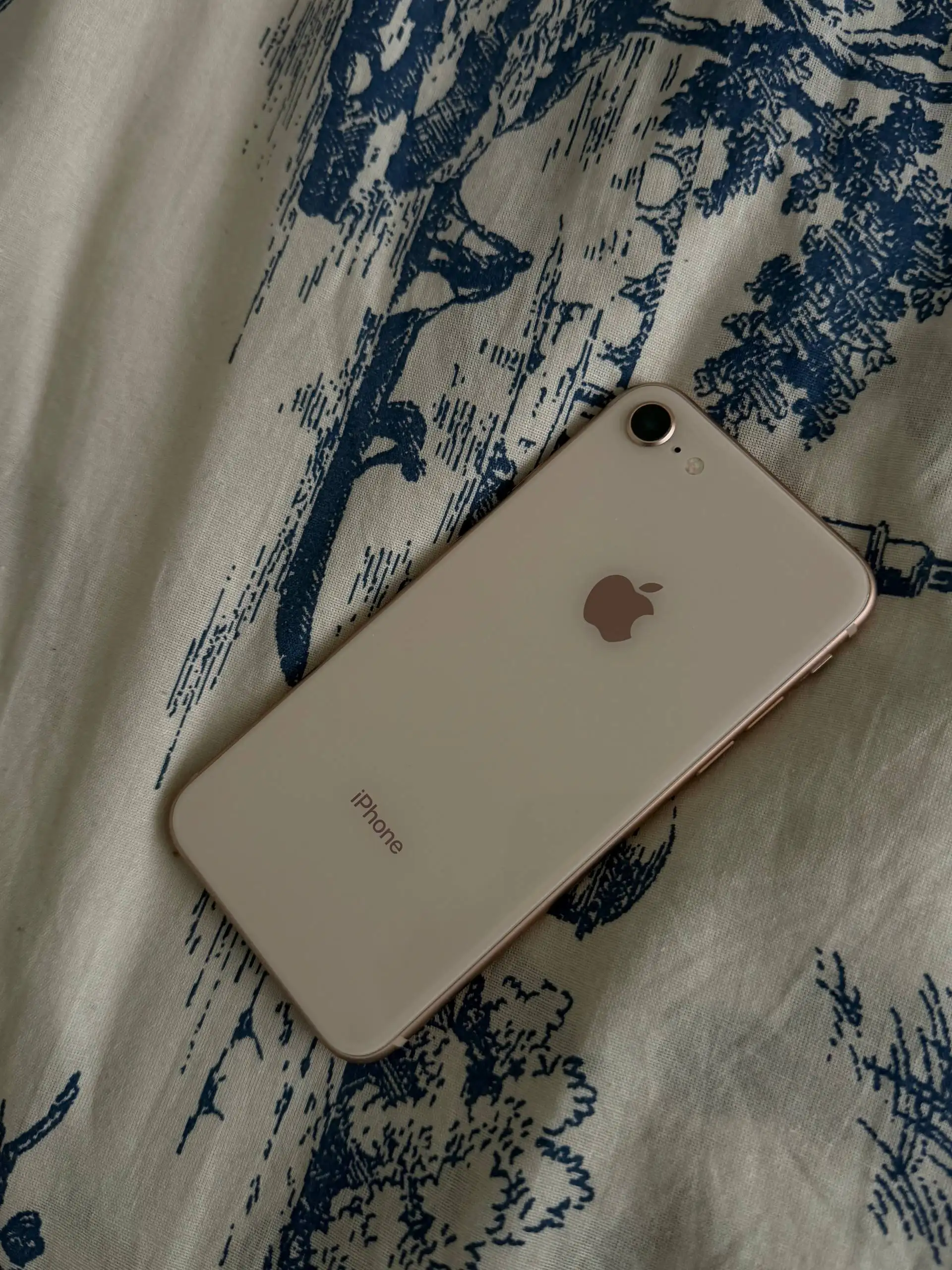 iPhone 8 64GB в отличном состоянии - Смартфоны (Электроника) в Екатеринбург