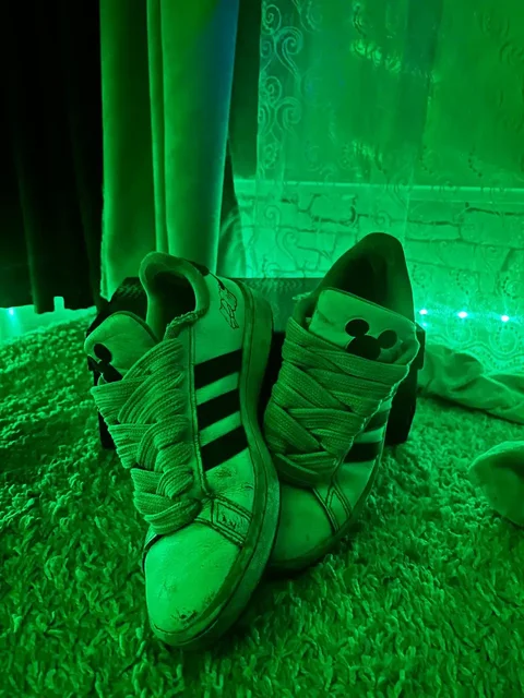 Продам кеды Adidas с коллаборацией Disney - Верхняя одежда, обувь в Екатеринбург