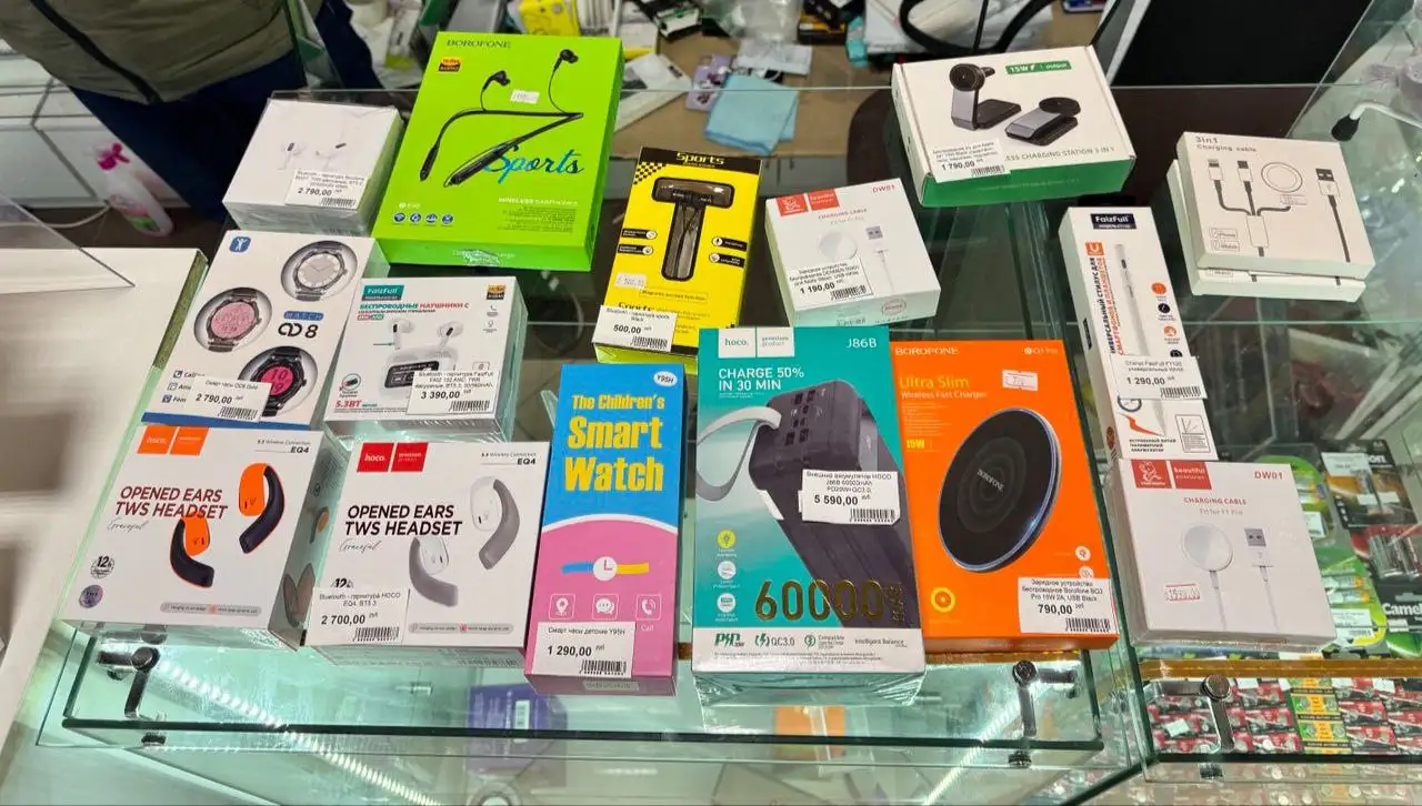 Товарный остаток после закрытия торговой точки с чехлами для айфонов - Барахолка в Екатеринбург