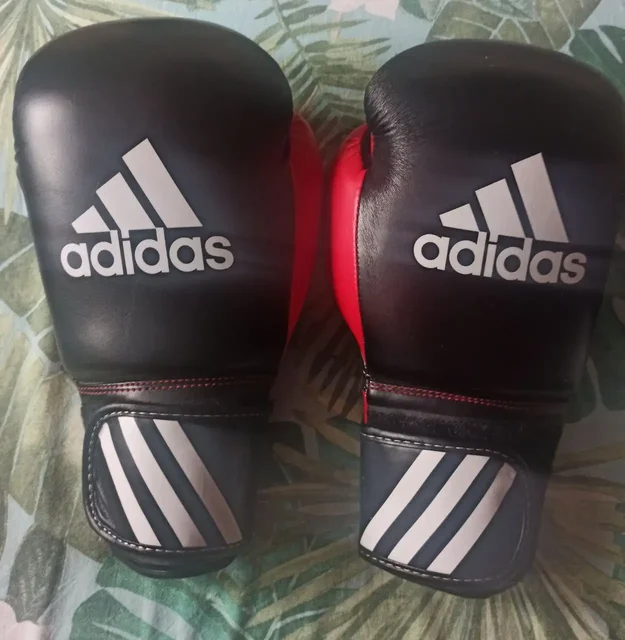 Перчатки Adidas 12 унций новые с чехлом и бинтами - Холодильники в Екатеринбург