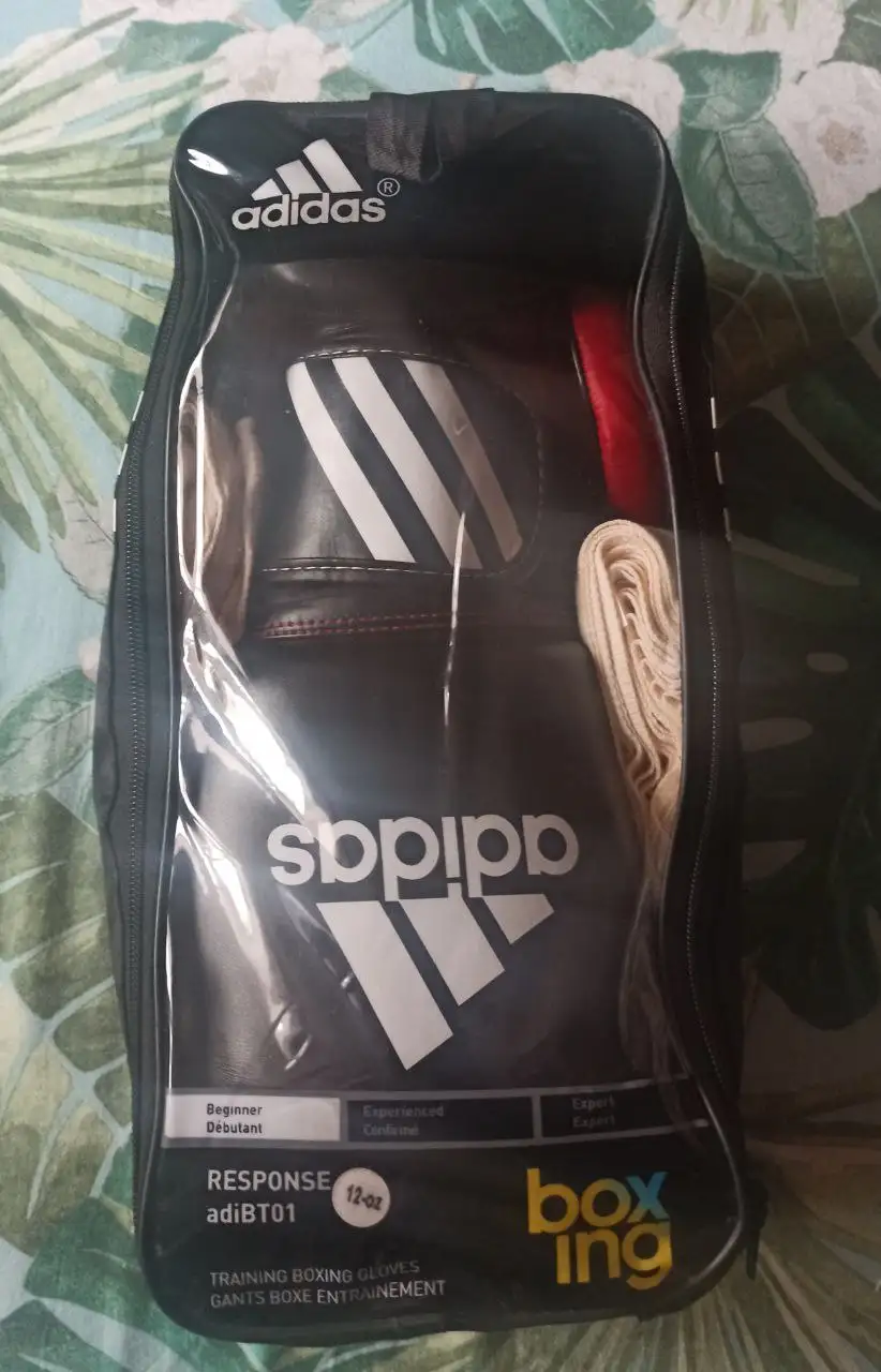 Перчатки Adidas 12 унций новые с чехлом и бинтами - Спортивные товары (Барахолка) в Екатеринбург