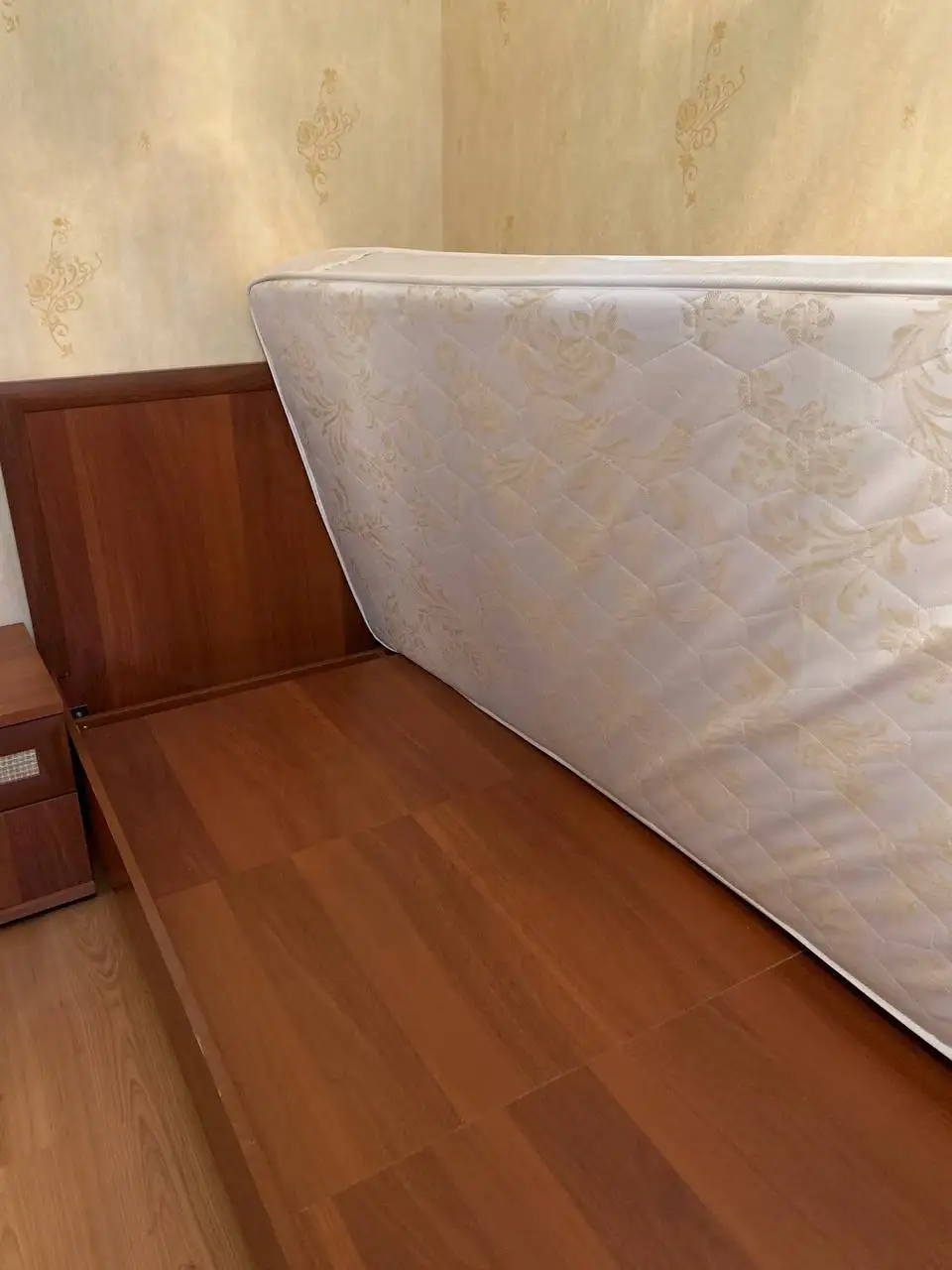Продажа ортопедического матраса с кроватью - Барахолка в Екатеринбург