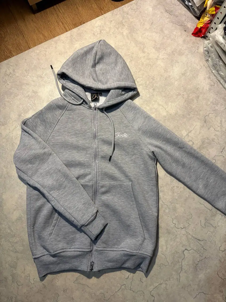 Новые кроссовки 37 размер и зипка кортез S - Одежда в Екатеринбург