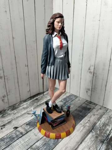 Фигурка Гермионы из Гарри Поттера ручной покраски - Холодильники в Екатеринбург