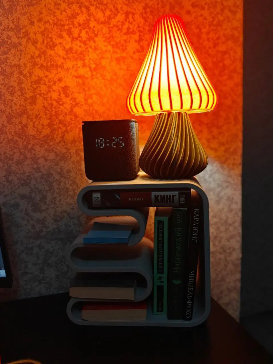 Ручная подставка для книг или пластинок из PLA пластика - Барахолка в Екатеринбург