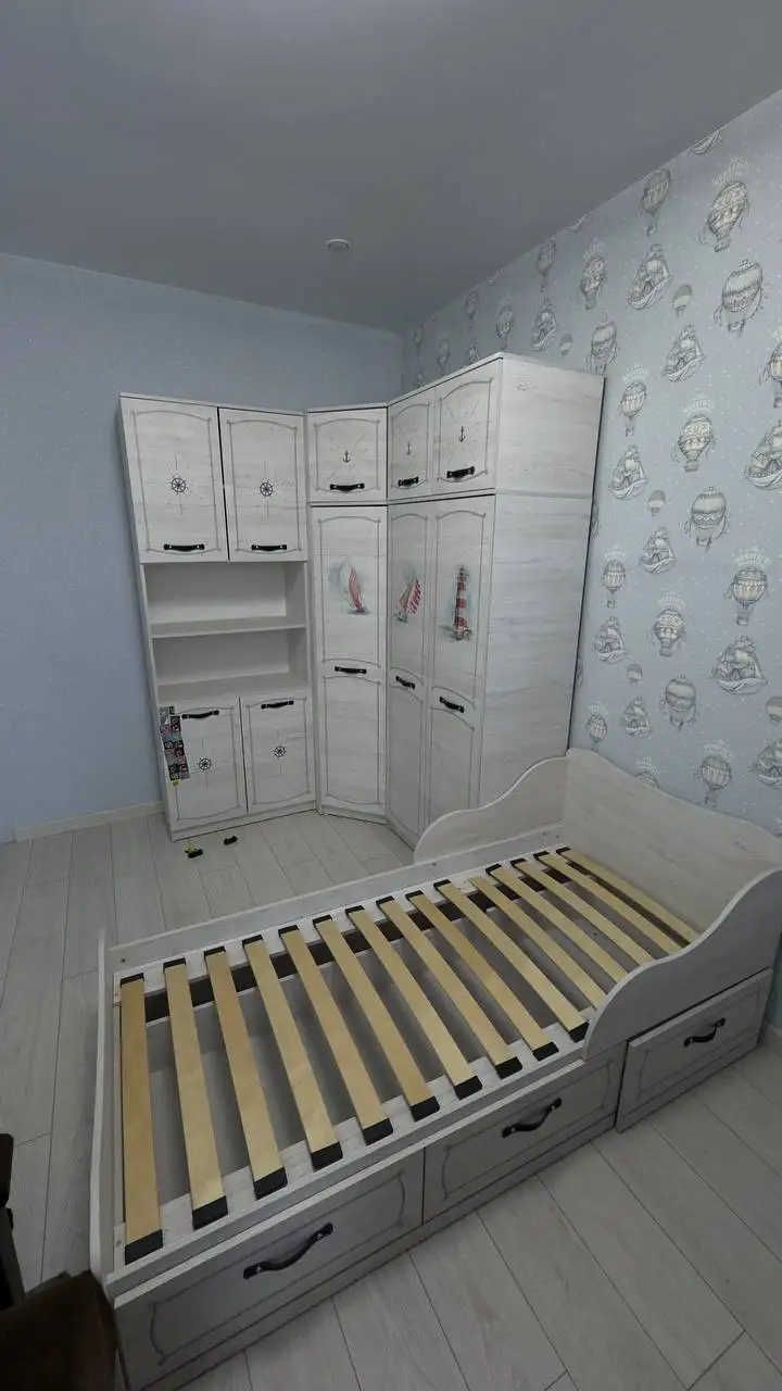 Продам угловой шкаф и кровать - Мебель (Барахолка) в Прохладный