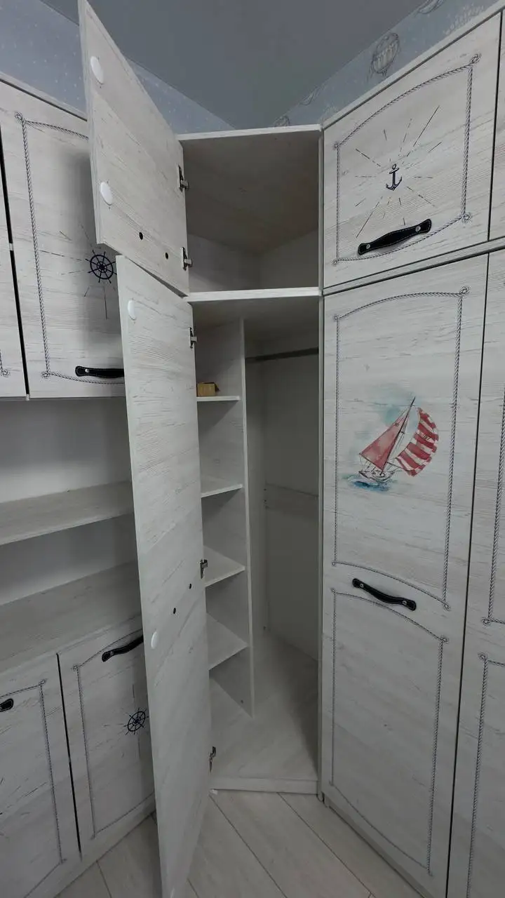 Продам угловой шкаф и кровать - Мебель (Барахолка) в Прохладный