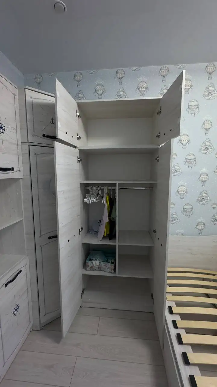 Продам угловой шкаф и кровать - Мебель (Барахолка) в Прохладный