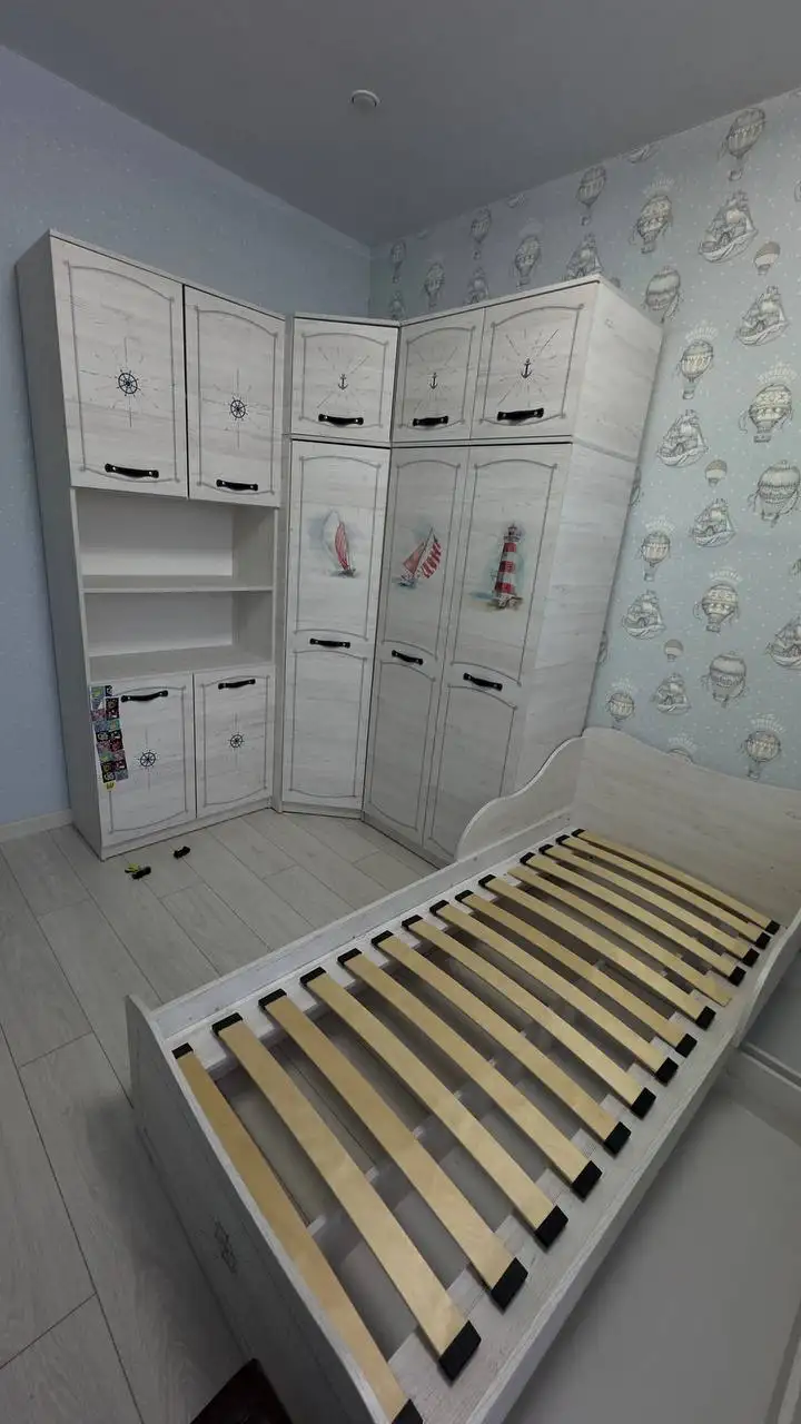 Продам угловой шкаф и кровать - Мебель (Барахолка) в Прохладный