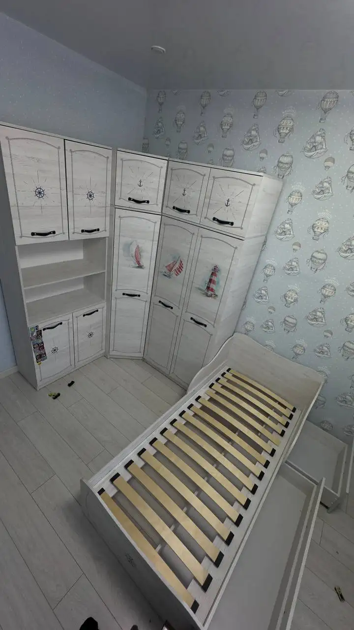 Продам угловой шкаф и кровать - Мебель (Барахолка) в Прохладный