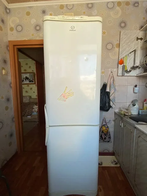 Продам холодильник с неисправным верхним отделом - Бытовая химия в Екатеринбург