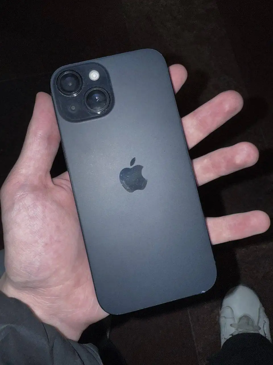 iPhone 15 с битым пикселем и царапинами - Смартфоны (Электроника) в Екатеринбург