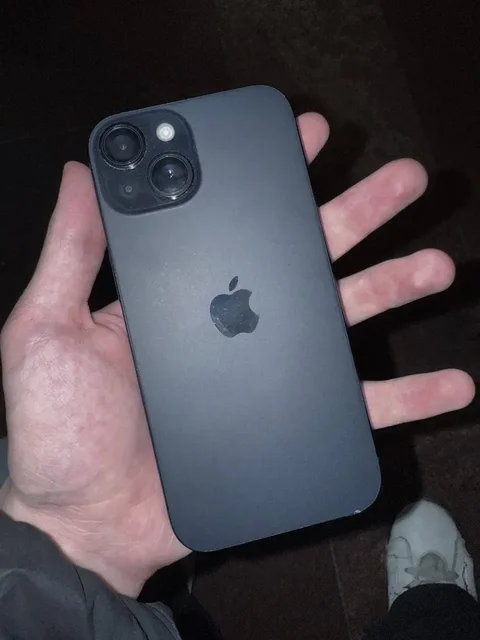 iPhone 15 с битым пикселем и царапинами - Телевизоры в Екатеринбург