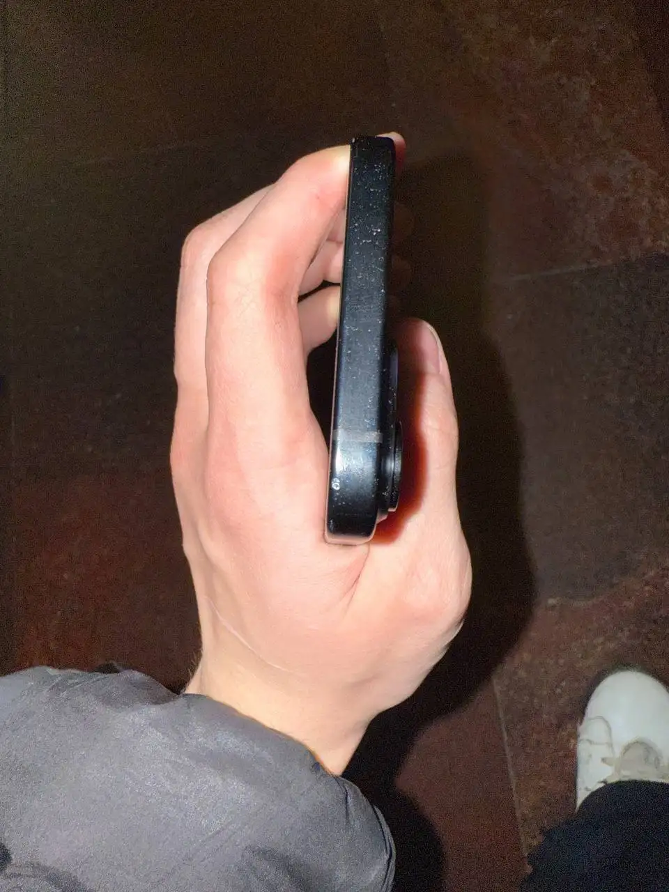 iPhone 15 с битым пикселем и царапинами - Смартфоны (Электроника) в Екатеринбург