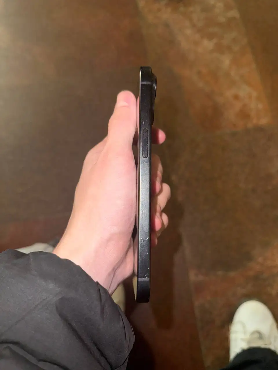 iPhone 15 с битым пикселем и царапинами - Смартфоны (Электроника) в Екатеринбург