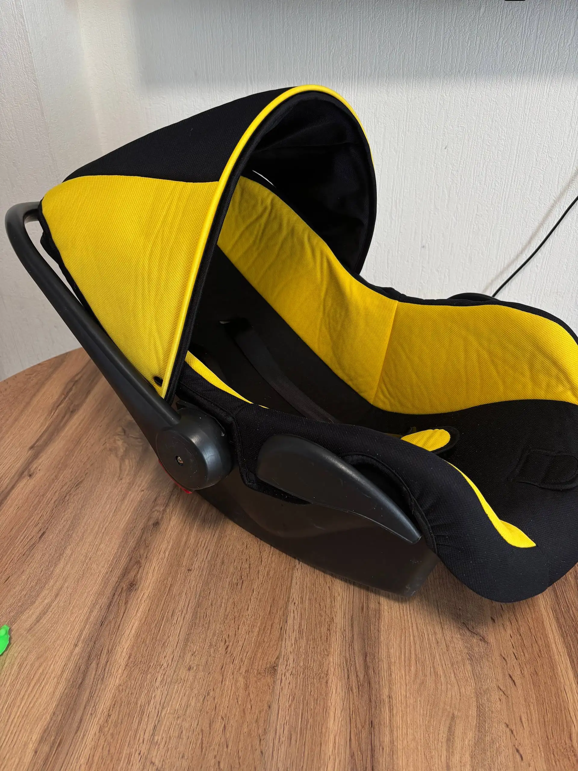 Продам автомобильную люльку 0-13кг - Автокресла и люльки (Товары для детей) в Екатеринбург