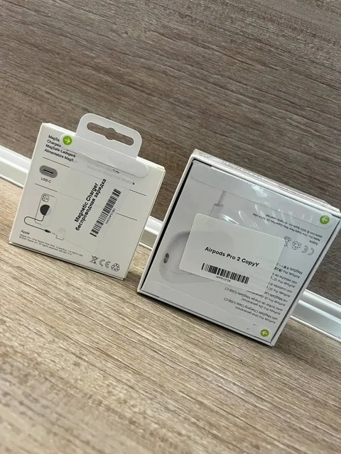 Продам наушники и зарядку Maxwave - Аксессуары для телефонов в Екатеринбург