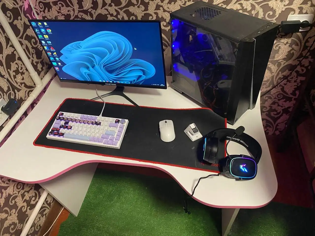 Игровой комплект ПК с монитором, наушниками, мышкой, клавиатурой, ковриком, столом и рулем - Барахолка в Екатеринбург