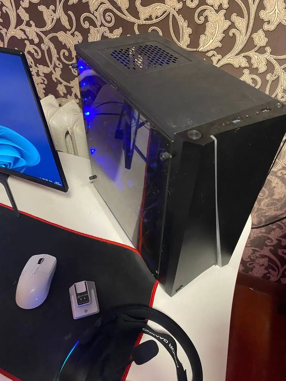 Игровой комплект ПК с монитором, наушниками, мышкой, клавиатурой, ковриком, столом и рулем - Барахолка в Екатеринбург