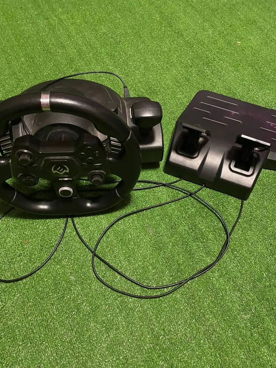 Игровой комплект ПК с монитором, наушниками, мышкой, клавиатурой, ковриком, столом и рулем - Барахолка в Екатеринбург