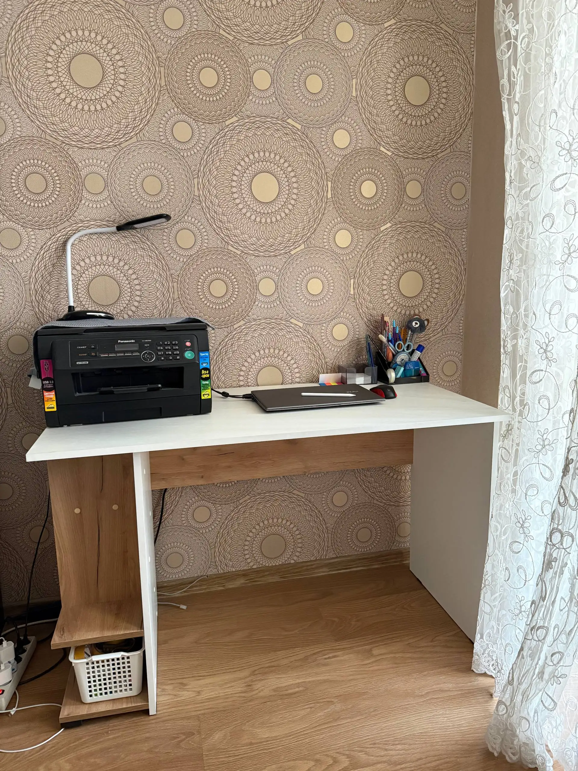 Продам письменный стол 120x60 с полками - Мебель (Для дома и дачи) в Екатеринбург