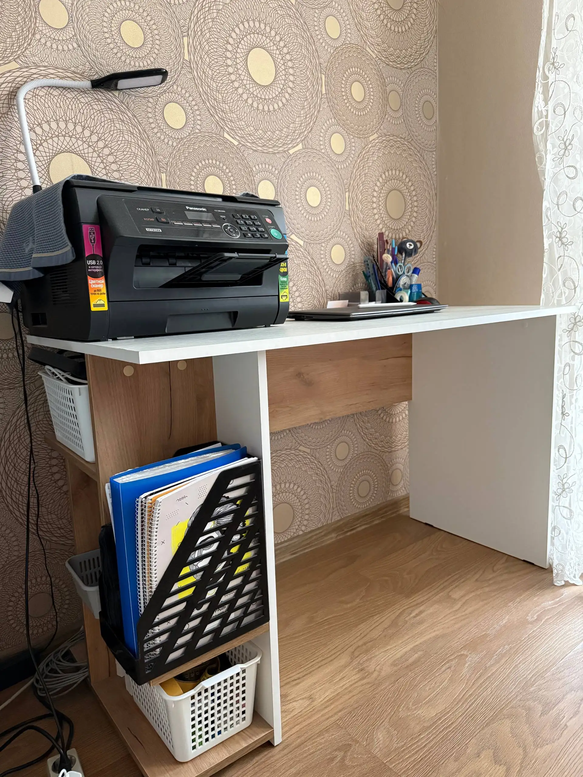 Продам письменный стол 120x60 с полками - Мебель (Для дома и дачи) в Екатеринбург